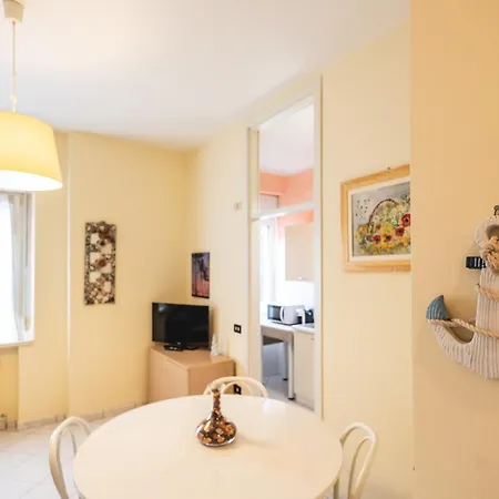 Marty Sweet Home, Centro * Cattolica